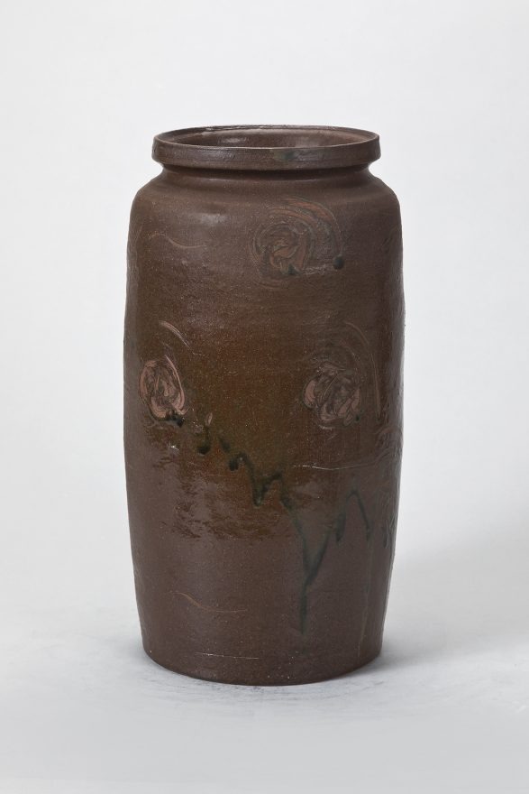정 定 · Red clay, iron glaze, oxidized firing · 19 x 19 x 38(h) cm · 1989 · Red clay, iron glaze, oxidized firing · 윤광조 · Yoon Kwang cho · (이미지출처 = 가나아트) · (Source = gana art)