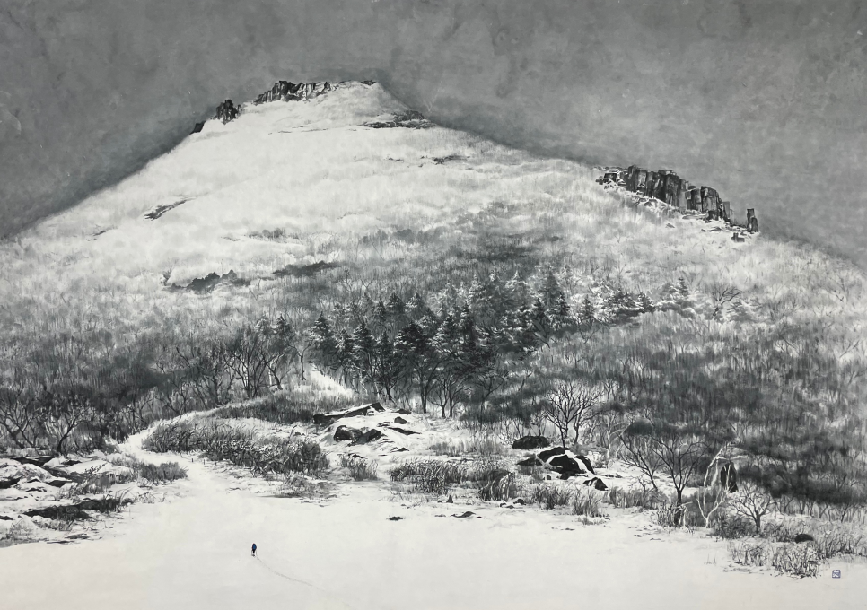 雪山 · 한지에 먹 · 145×205cm · 2021 · 신제아 · (이미지출처 = 갤러리 봄)