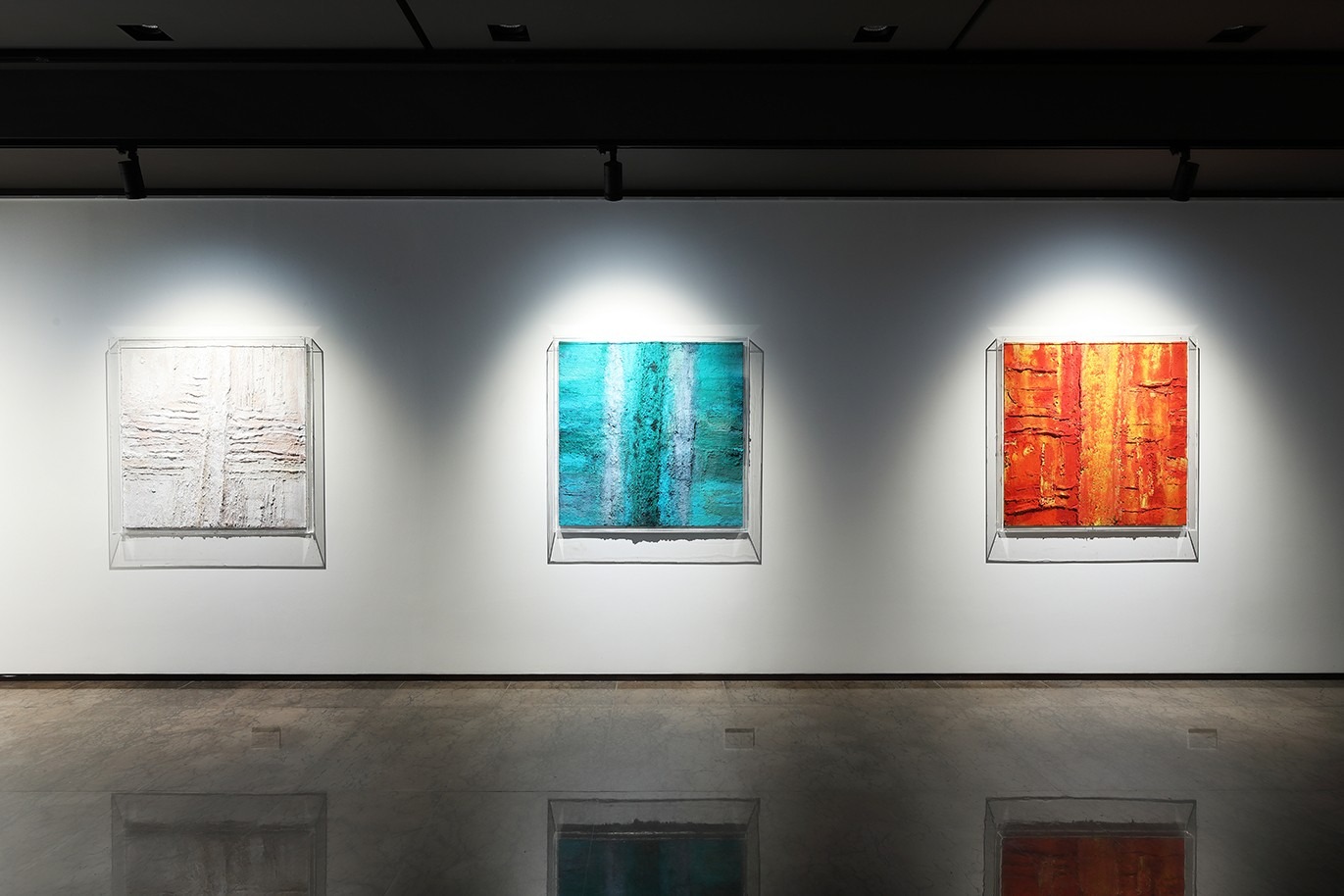 전시전경 · Exhibition view · (이미지출처 = 오페라갤러리) · (Source = Opera Gallery)