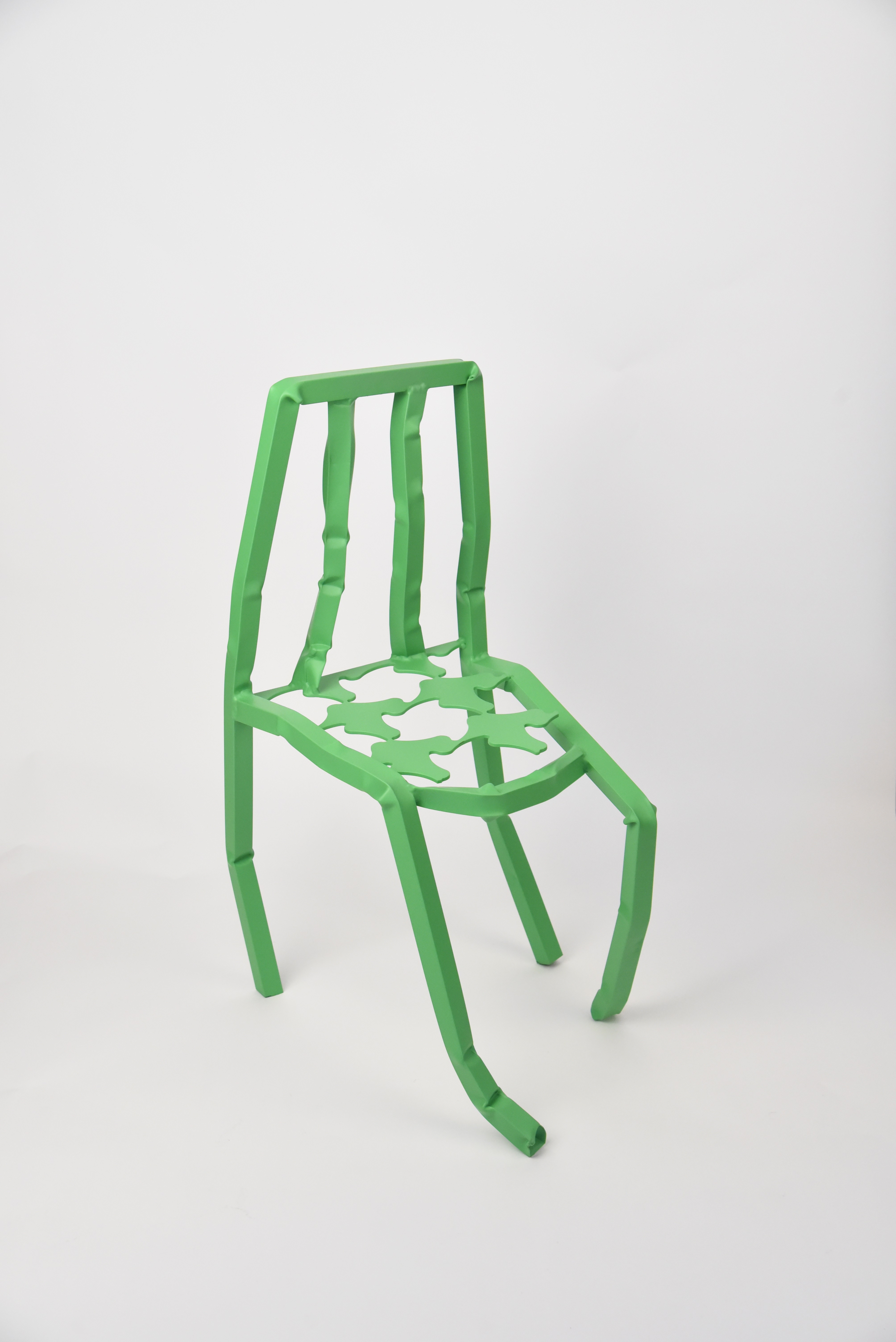 파이프 체어 · Aluminum · 49x33x78cm · 2022, · Pipe Chair · Aluminum · 연진영 · YEON Jinyeong · (이미지제공 = 아라리오갤러리) · (Source = arario gallery)