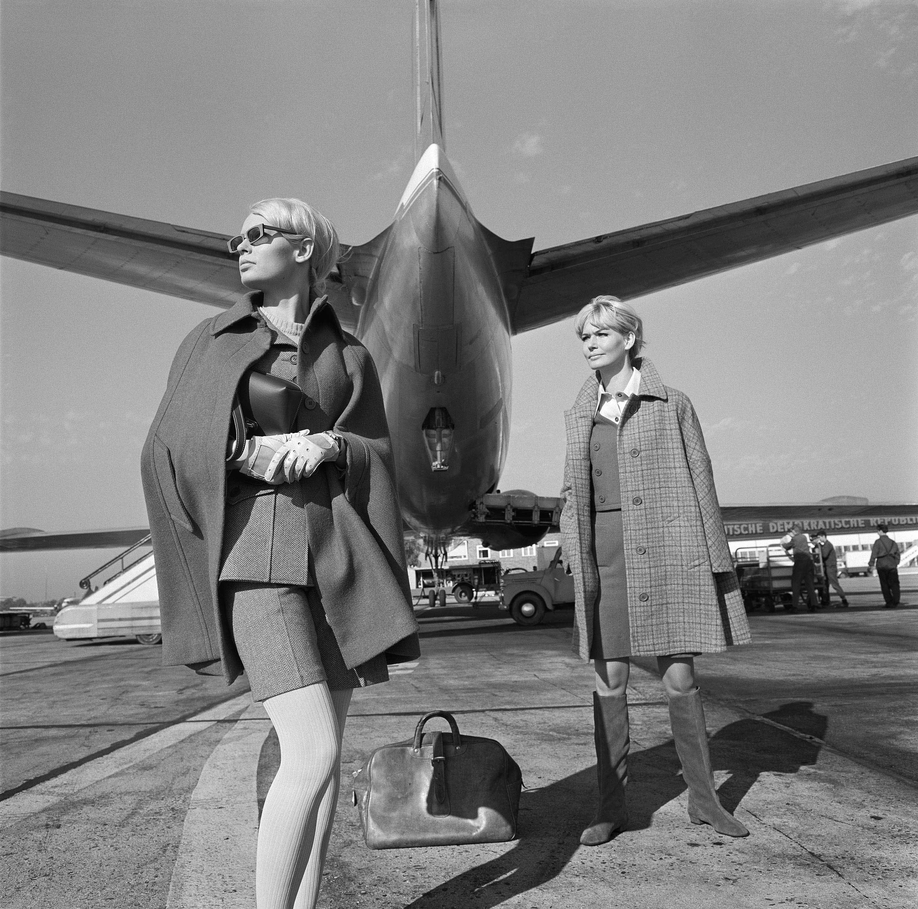 동베를린 쇠네펠트 공항 · 40 x 30 cm · 1968년 1월 · East Berlin Schoenefeld Airport · 아르노 피셔 · Arno Fischer · © Estate Arno Fischer, ifa (이미지출처 = 성곡미술관) · © Estate Arno Fischer, ifa (Source = Sungkok Art Museum)