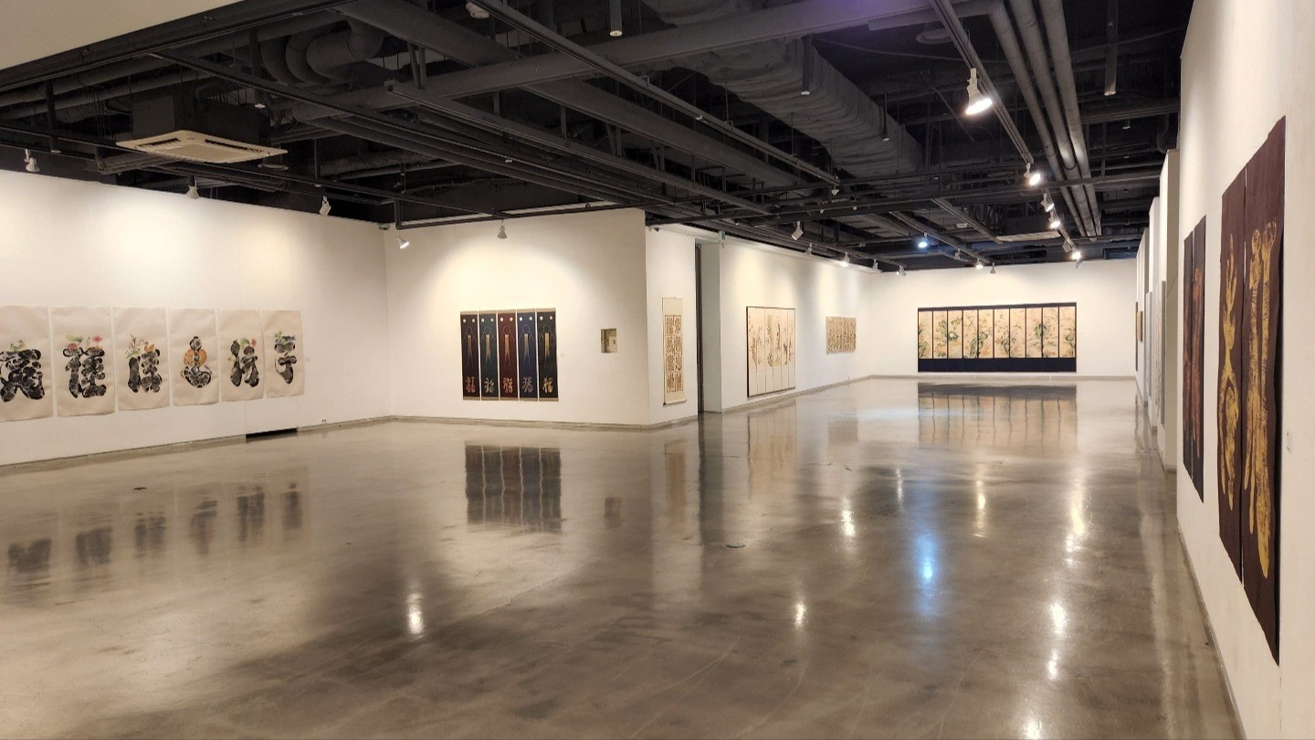 전시전경 · Exhibition view · (이미지출처 = 동덕아트갤러리)