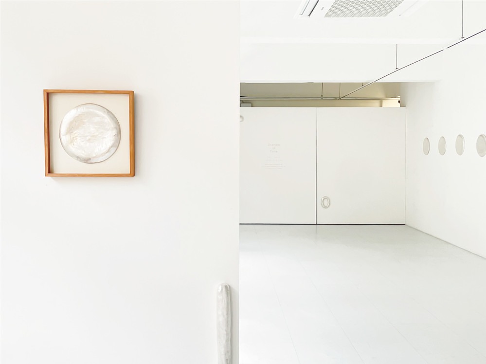 전시전경 · Exhibition view · (출처 = 갤러리 까비넷) · ㅍ