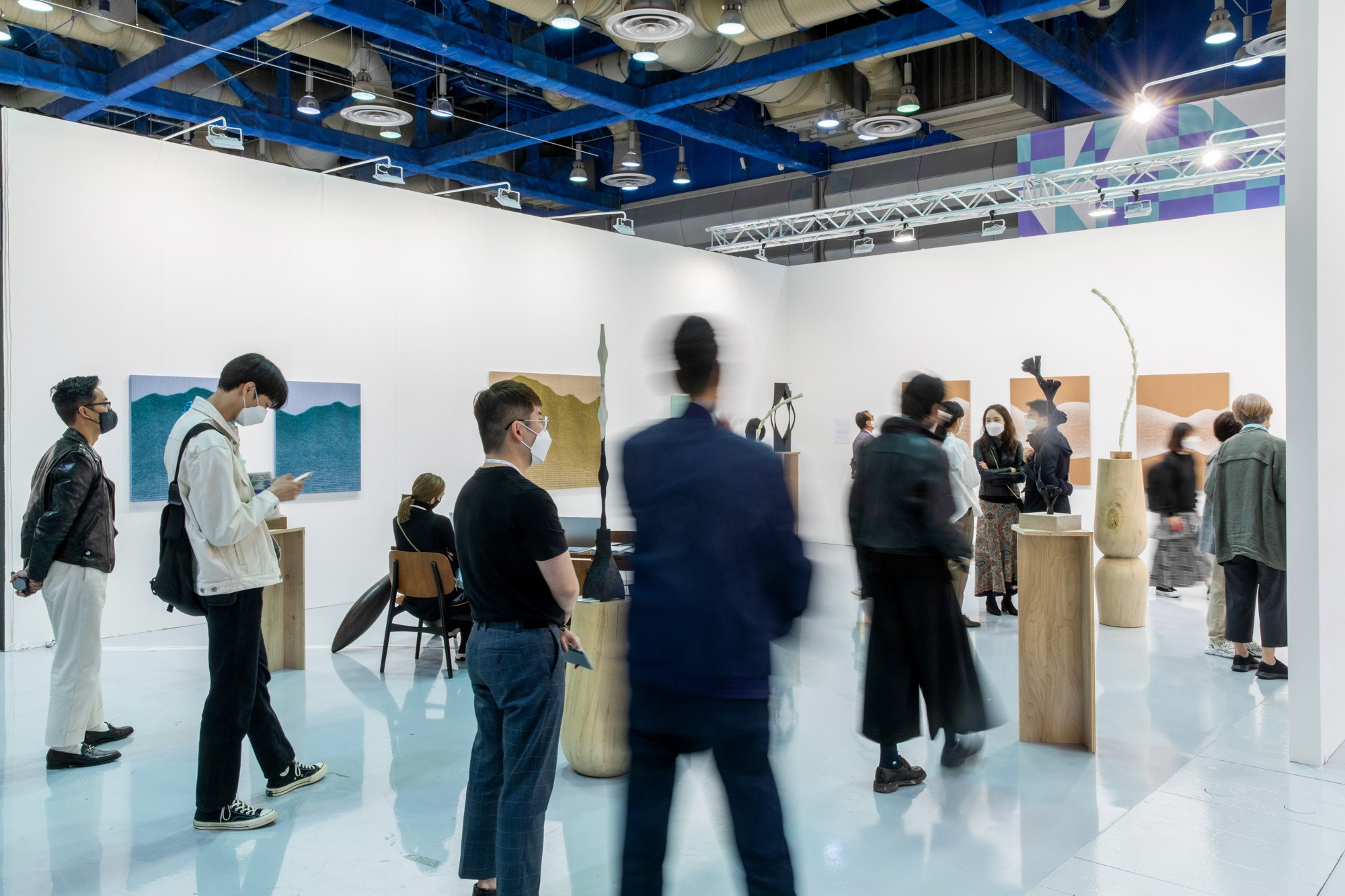 전시전경 · Exhibition view · Kiaf SEOUL 2021. Photo by Kiaf SEOUL Operating committee. Courtesy of Kiaf SEOUL. · Kiaf SEOUL 2021. Photo by Kiaf SEOUL Operating committee. Courtesy of Kiaf SEOUL.