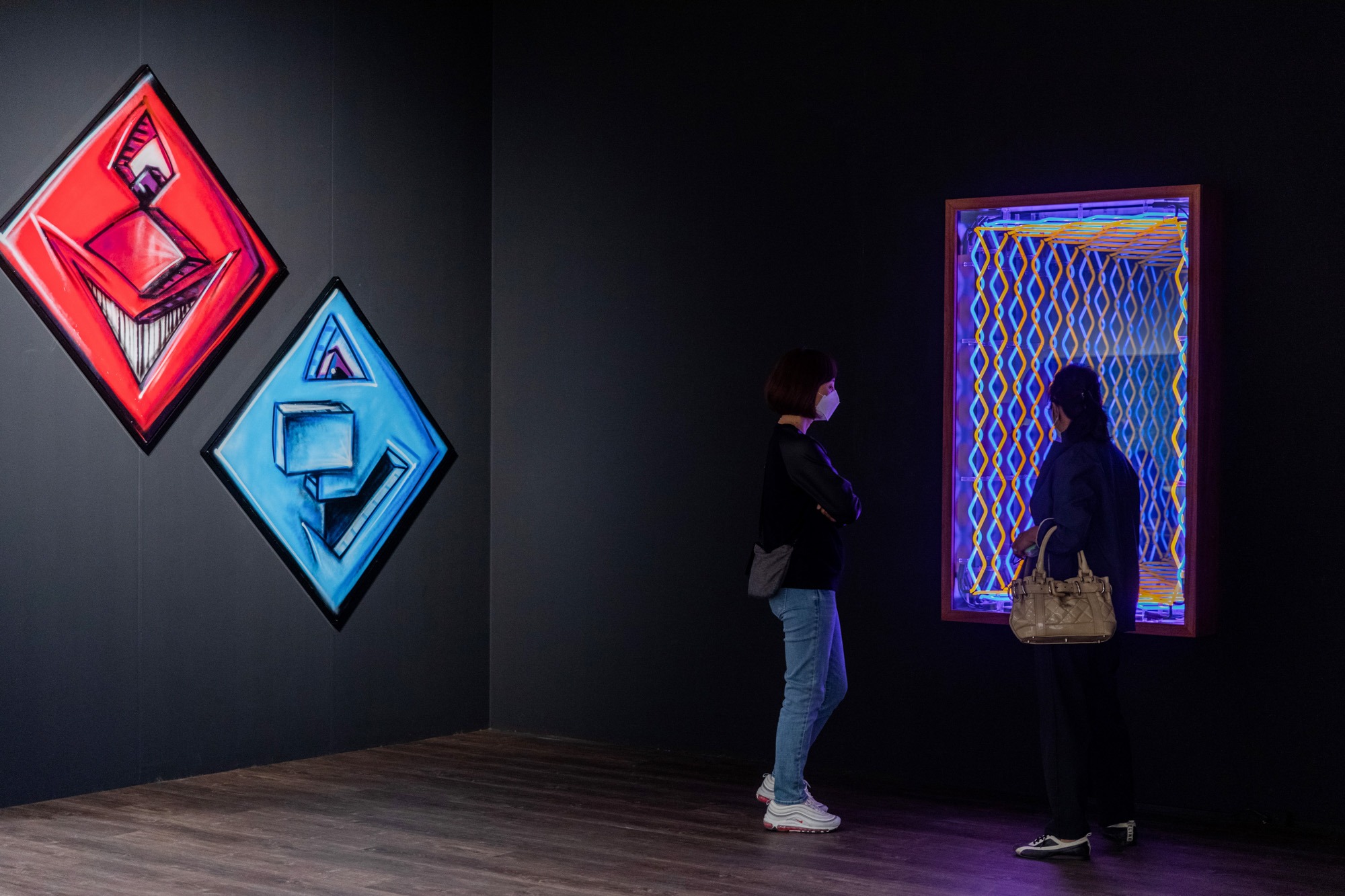 전시전경 · Exhibition view · Kiaf SEOUL 2021. Photo by Kiaf SEOUL Operating committee. Courtesy of Kiaf SEOUL. · Kiaf SEOUL 2021. Photo by Kiaf SEOUL Operating committee. Courtesy of Kiaf SEOUL.