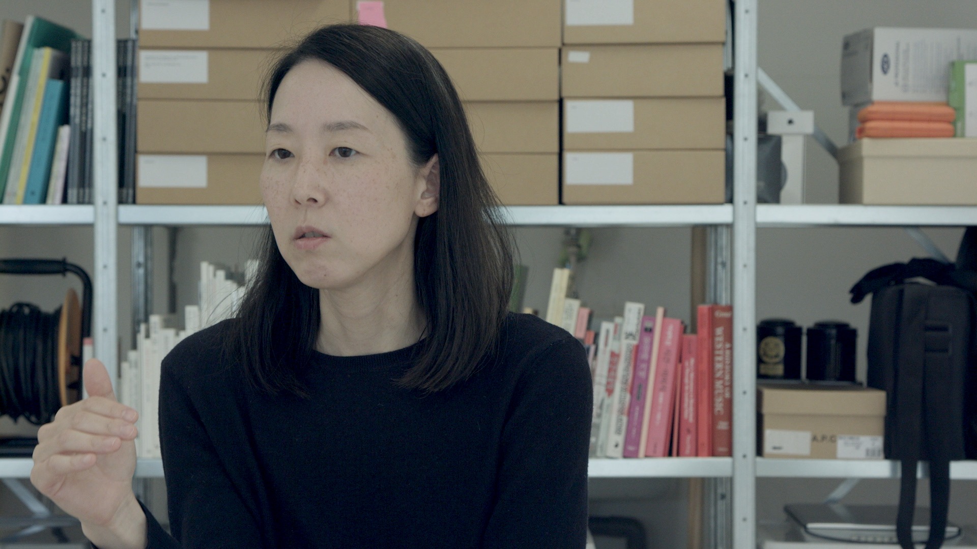 포스트 텍스처 · Lecture, single channel monitor, stereo audio · 52 min 15 sec · 2022 · Post-Texture · Lecture, single channel monitor, stereo audio · 오민 · Oh Min · (이미지 제공 = 일민미술관) · (Source = ILMIN Museun of Art)