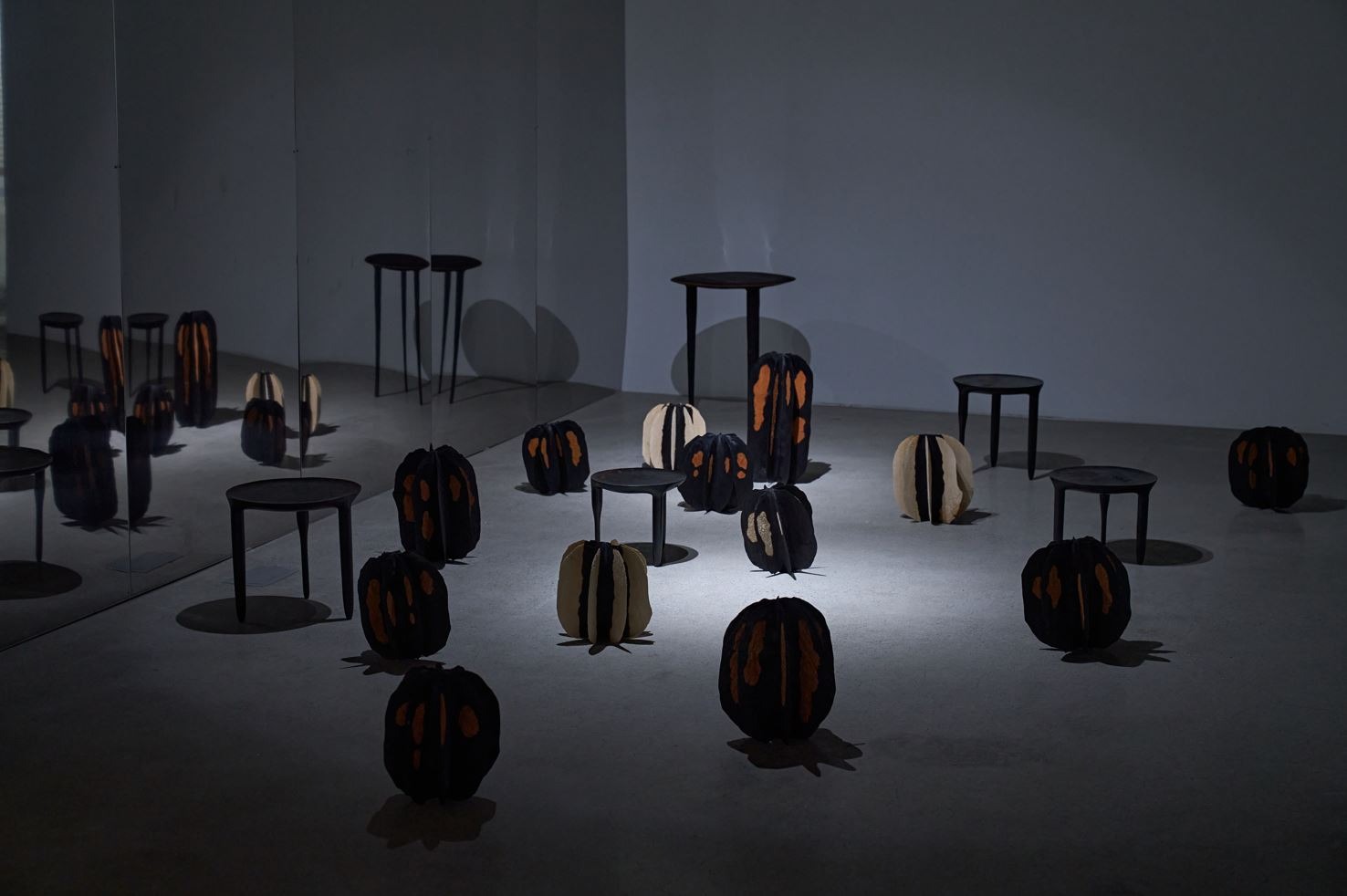 전시전경 · Exhibition view · (이미지 제공 = 디언타이틀드보이드) · (Source = The Untitled Void)