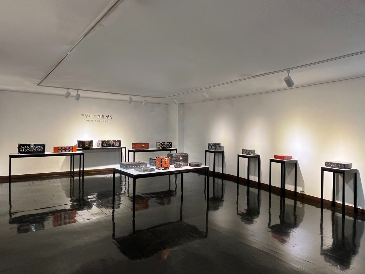 전시전경 · Exhibition view · (이미지출처 = 통인화랑) · (Source = Tong-In Gallery)