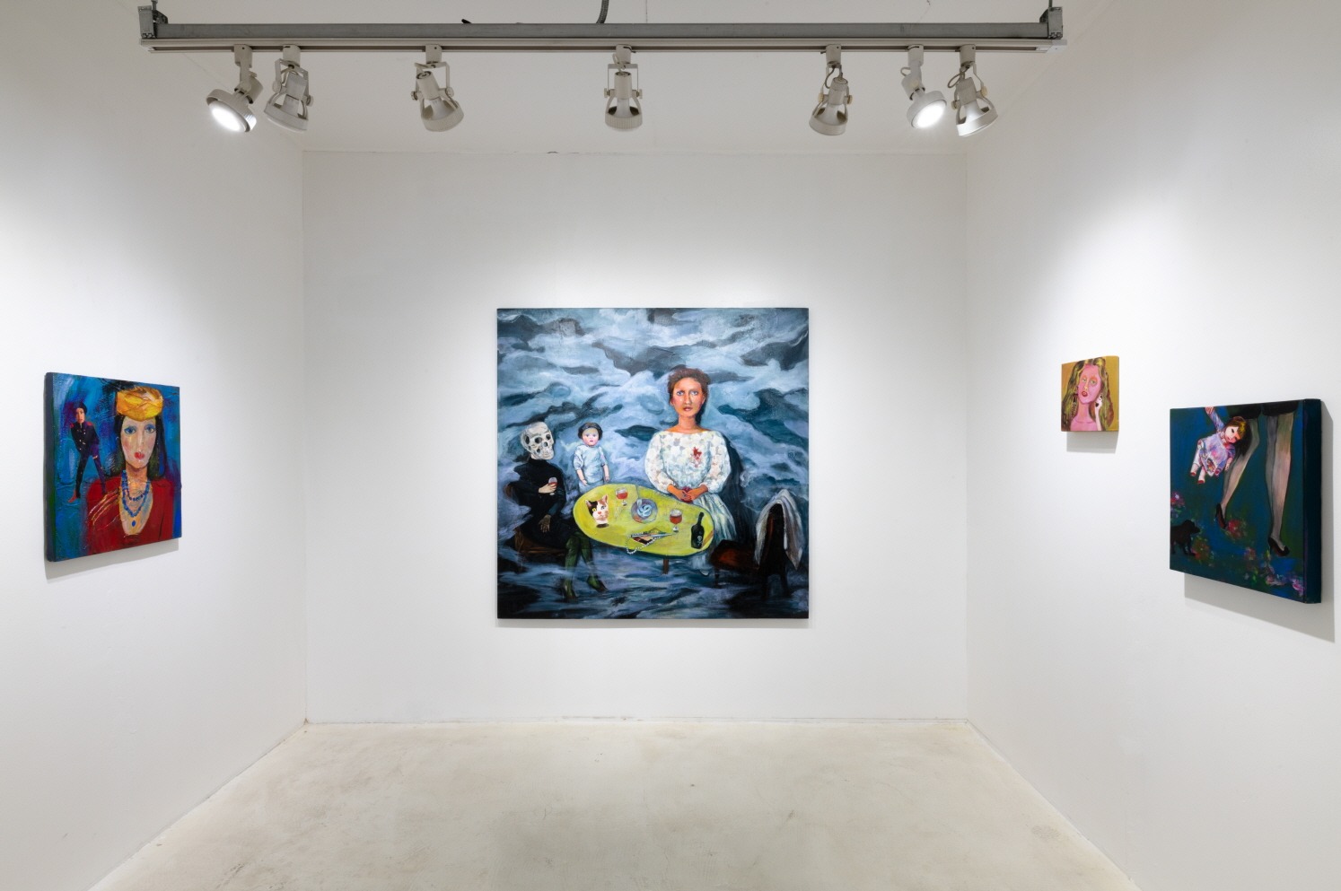 전시전경 · Exhibition view · (출처 = UM갤러리) · (Source= UM Gallery)
