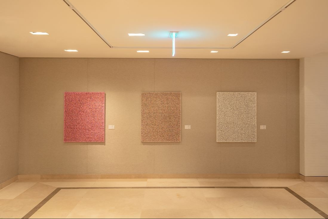 전시전경 · Exhibition view · (출처 = 신세계갤러리 본점) · (Source = Shinsegae Gallery Main Store)