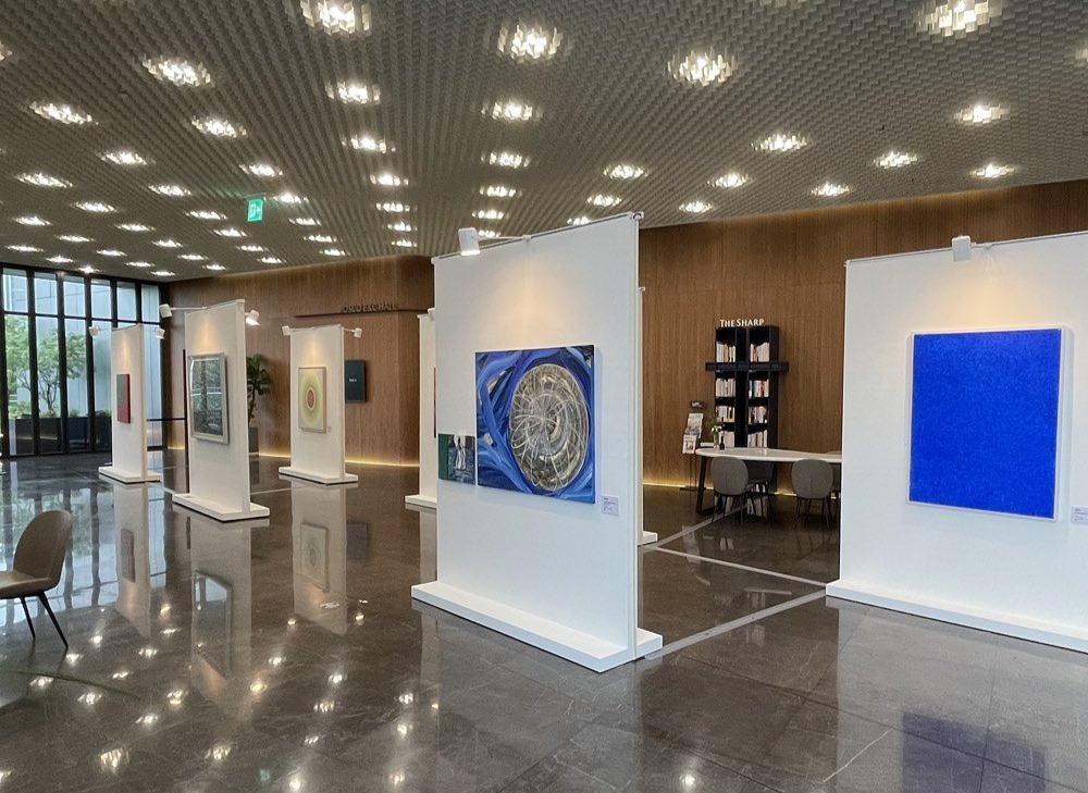 전시전경 · Exhibition view · (이미지 출처 = 더샵갤러리) · (Source = The SHARP)