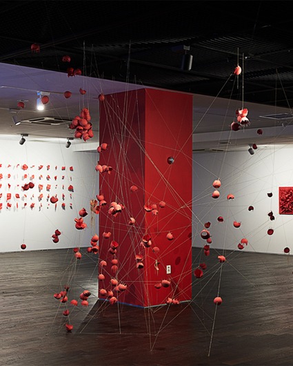 전시전경 · Exhibition view · (출처 = 포스코미술관) · (Source = Posco Art Museum)