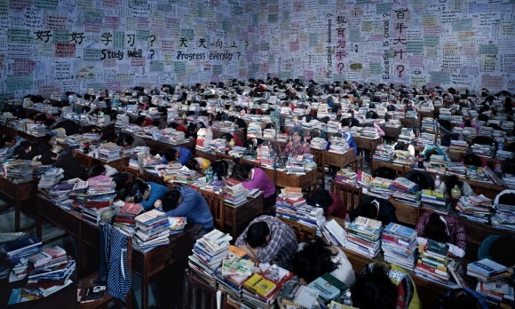 Follow You · 2013 · Follow You · 왕칭송 · Wang Qingsong · ⓒWANG Qingsong (이미지 출처 = 아트스페이스루모스) · (source = art space lumos)