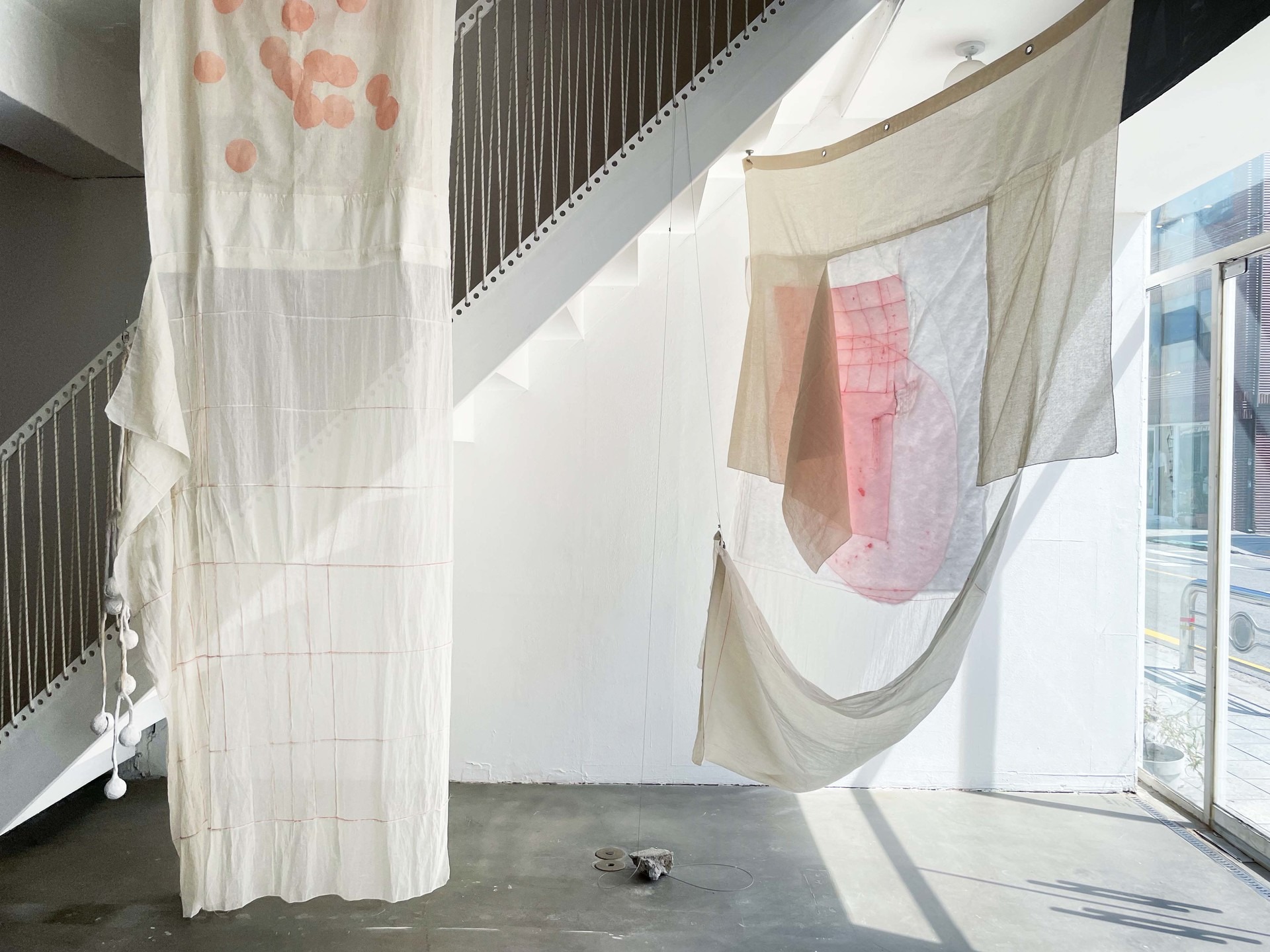 전시전경 · Exhibition view · (이미지 출처 = 팩토리2) · (Source = factory2)