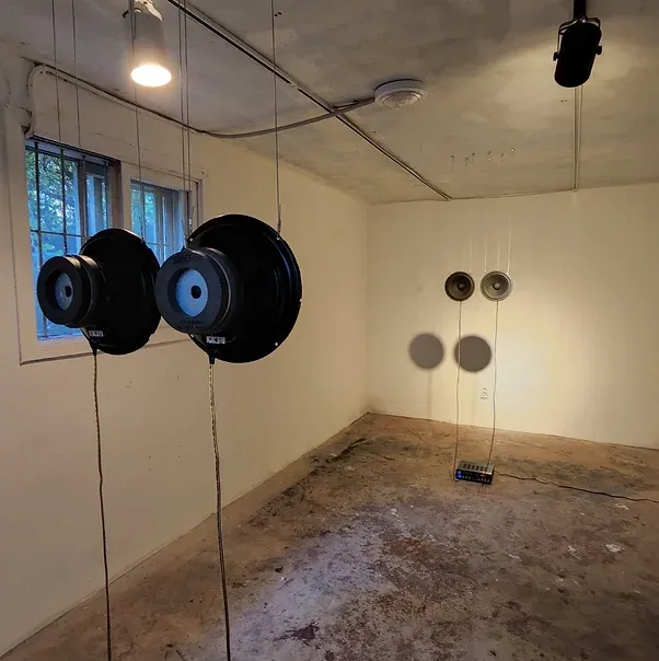 전시전경 · Exhibition view · (이미지 출처 = 호랑가시나무 아트폴리곤) · (Source = Horanggasynamu Art Polygon)