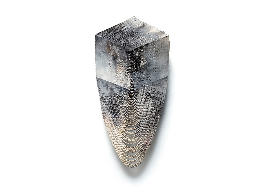 A Drop In An Ocean · 순은, 정은, 옻칠 재 · 50X110X15mm_46g · 2022 · A Drop In An Ocean · 임종석 · Im Jongseok · (이미지출처 = 플레이스막1) · (Source = Placemak)