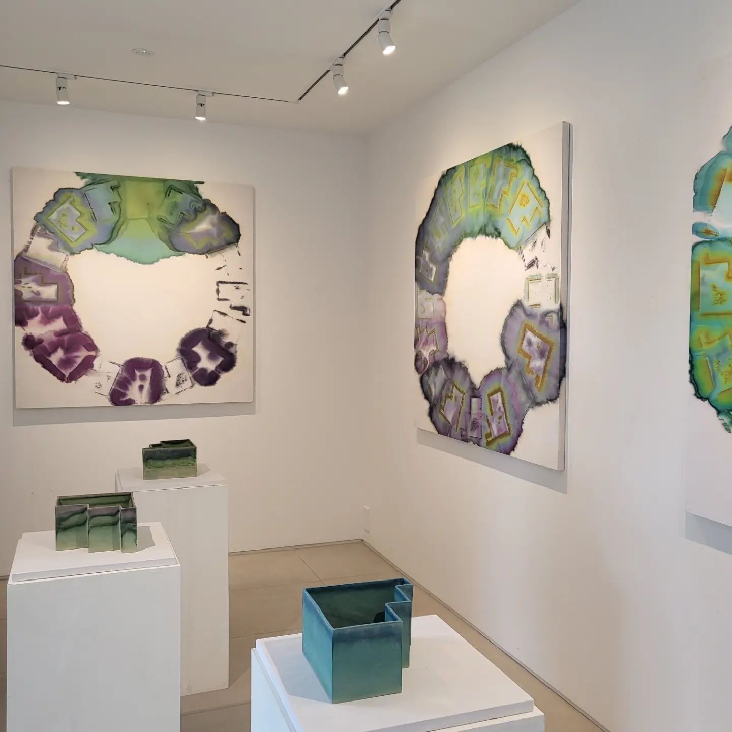 전시전경 · Exhibition view · (이미지출처 = 갤러리민정) · (source = Galleryminjung)
