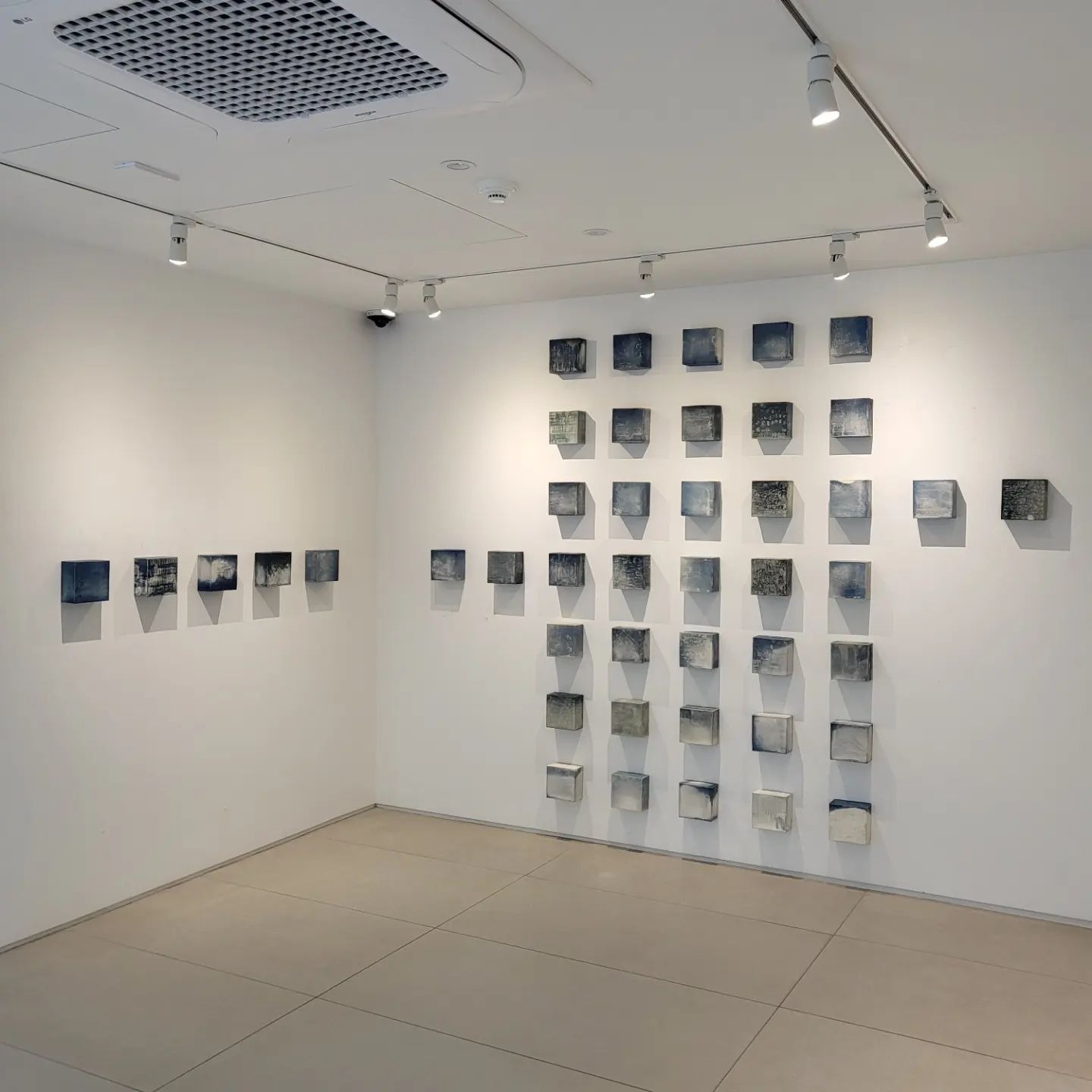 전시전경 · Exhibition view · (이미지출처 = 갤러리민정) · (source = Galleryminjung)