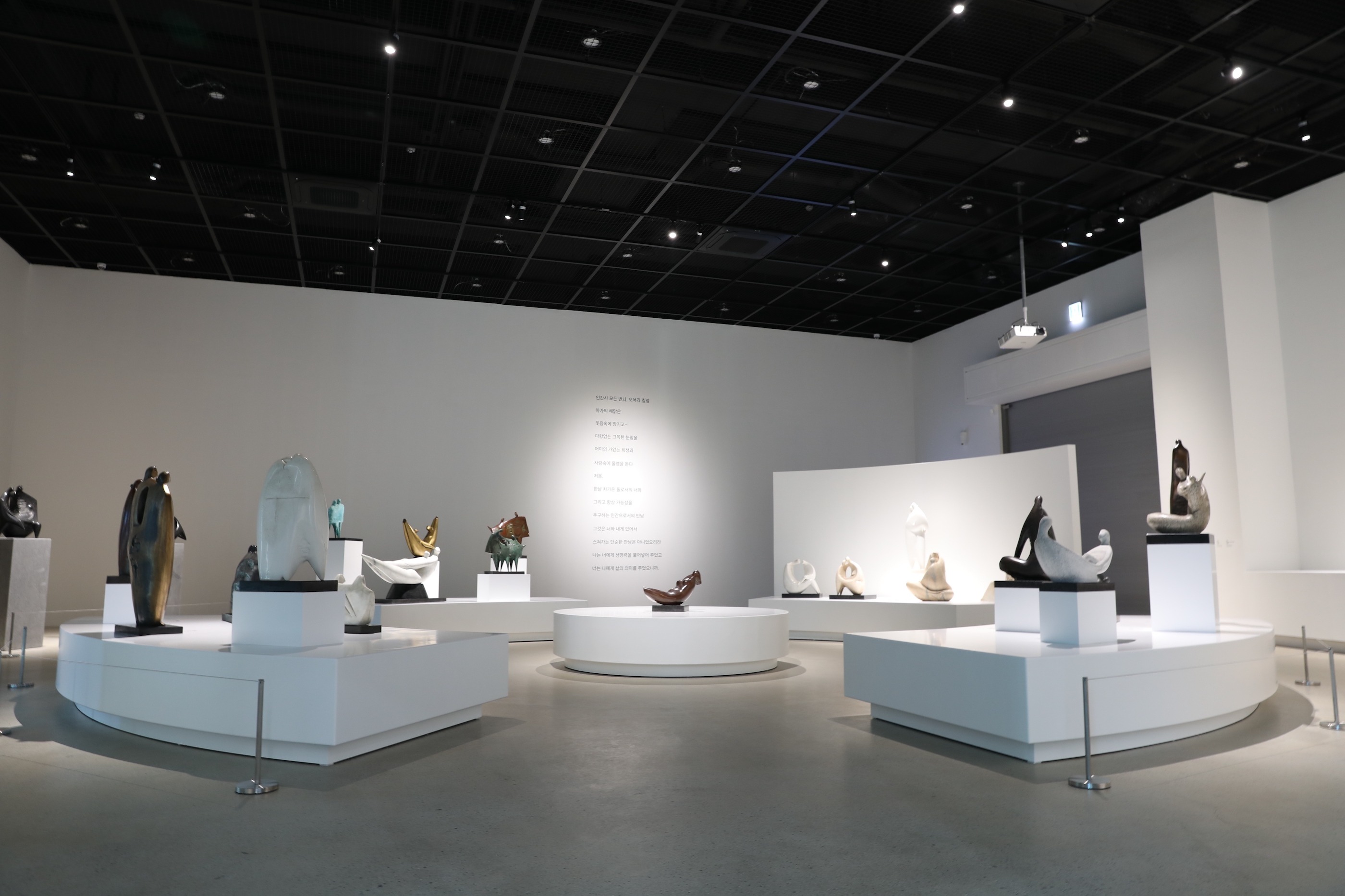 전시전경 · Exhibition view · (이미지 제공 : 양주시립민복진미술관) · (Source = MIN BOKJIN MUSEUM OF ART YANGJU CITY)