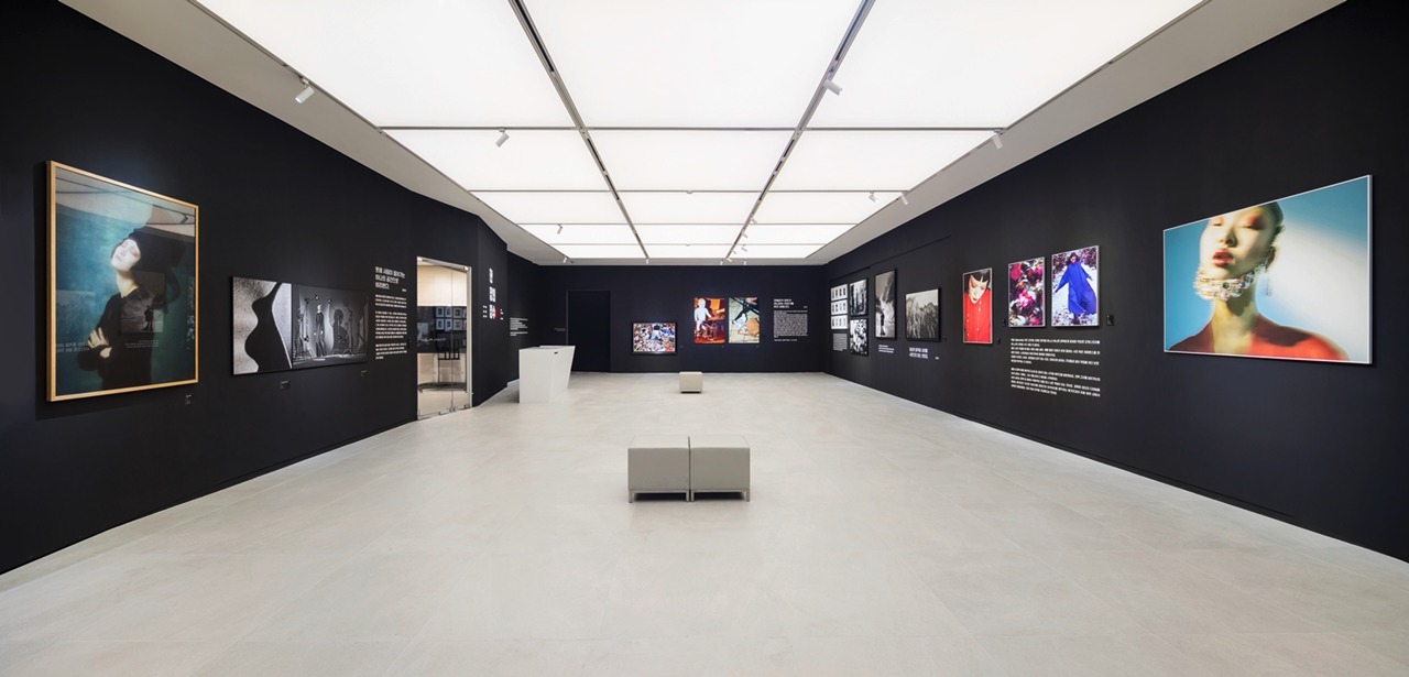 전시전경 · Exhibition view · (이미지 출처 = 캐논갤러리) · (Source = Cannon Gallery)