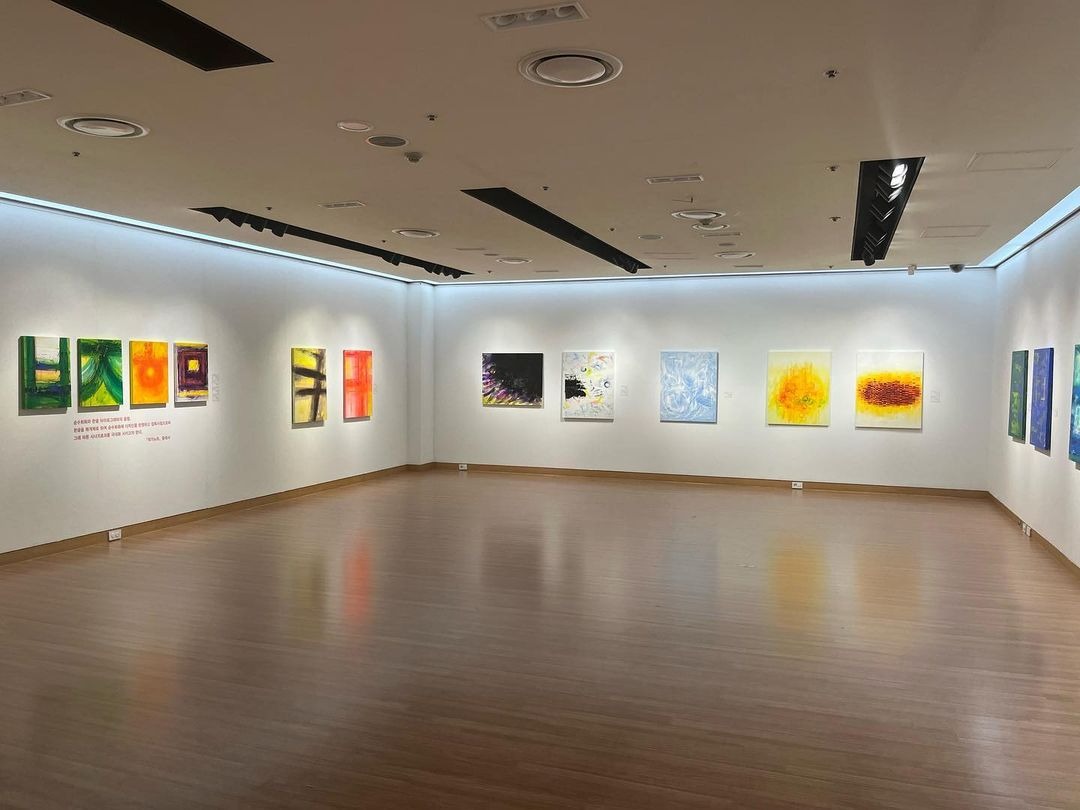 전시전경 · Exhibition view · (이미지 출처 = 대백프라자갤러리) · (Source = Debecplaza Gallery)