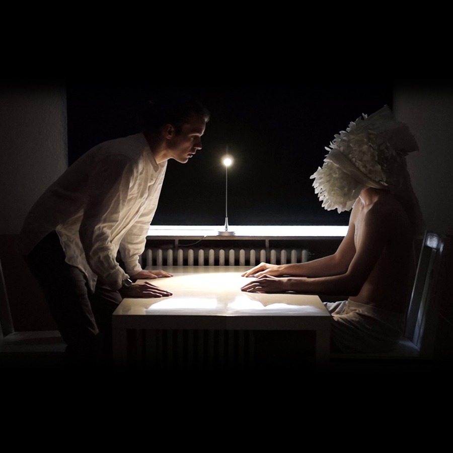 ​​​​​​​Conversation TIK TIK TIK · video · 04min03sec · 2014 · ​​​​​​​Conversation TIK TIK TIK · video · 김영균 · Kim Younggyun · (이미지 출처 = 플레이스막3) · (Source = placemak3)