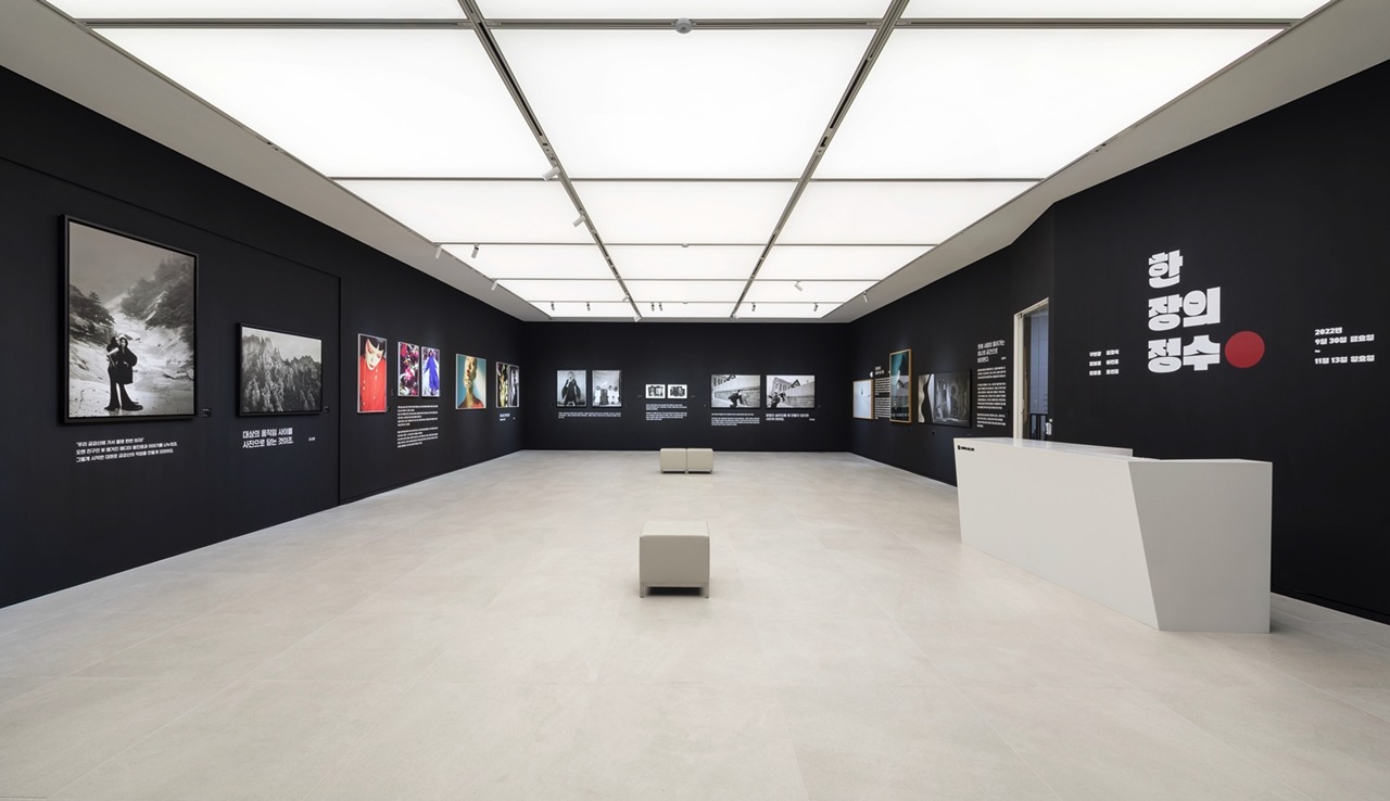전시전경 · Exhibition view · (이미지 출처 = 캐논갤러리) · (Source = Cannon Gallery)