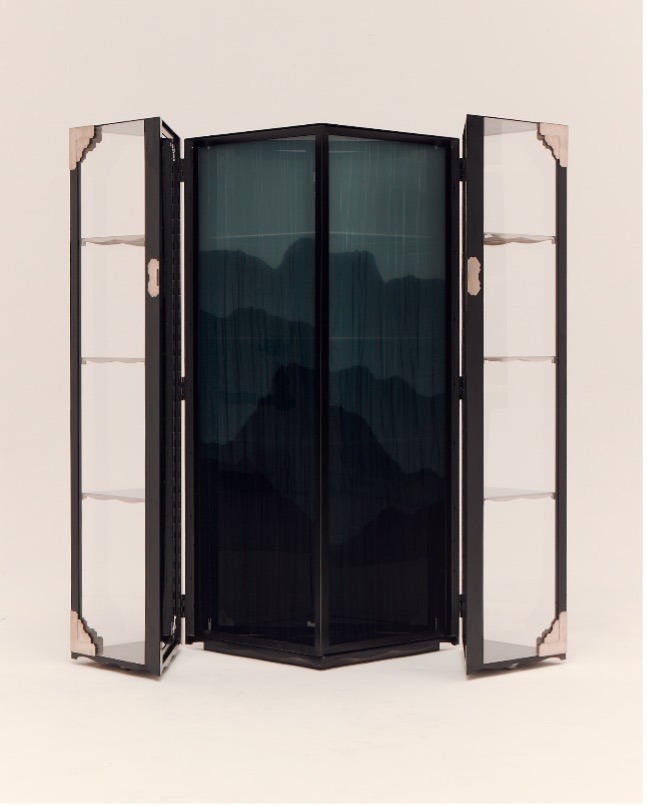 Door of One's Heart · Steel, Glass, Oganza, Acrylic · 350 x 700 x 1300 cm · 2022 · Door of One's Heart · Steel, Glass, Oganza, Acrylic · Team, WE (최선아, 이정건, 김병훈, 김지은, 김채림, 이태림) · Team, WE · (제공 : 설화수)