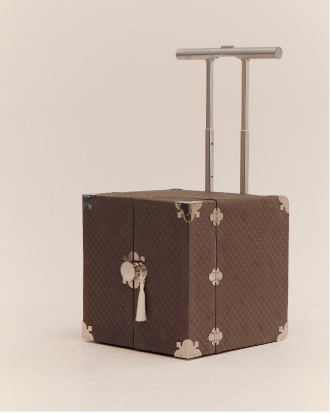 동동(凍動) · Fabric, Wood, Steel · 400 x 200 x 860 cm · 2022 · Fabric, Wood, Steel · Team, CULTURE (김다은, 김동언, 왕은지, 최예린, 서재덕, 박한신) · Team, CULTURE · (제공 : 설화수)