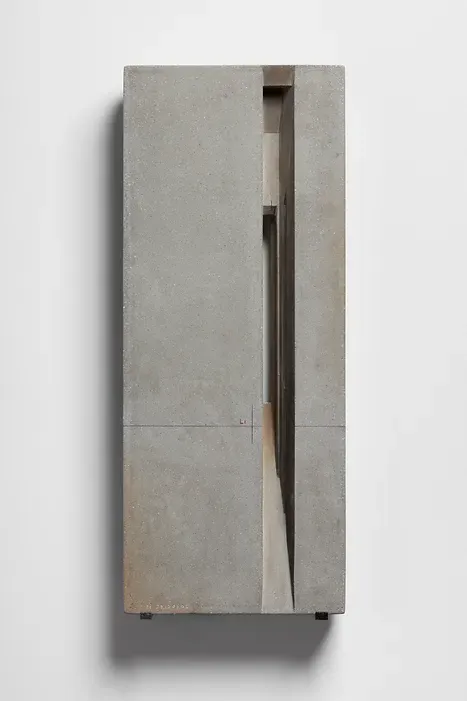 Unfinished Home 20220406 · Cement · 62 x 26.5 x 6cm · 2022 · Unfinished Home 20220406 · Cement · 차이 레이 · Cai Lei · (이미지 출처 = 탕 컨템포러리 아트) · (Source = Tang Contemporary Art)