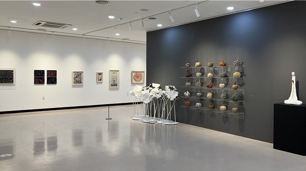 전시전경 · Exhibition view · (이미지 출처 = 원주한지테마파크) · (Source = WONJU HANJI THEME PARK)