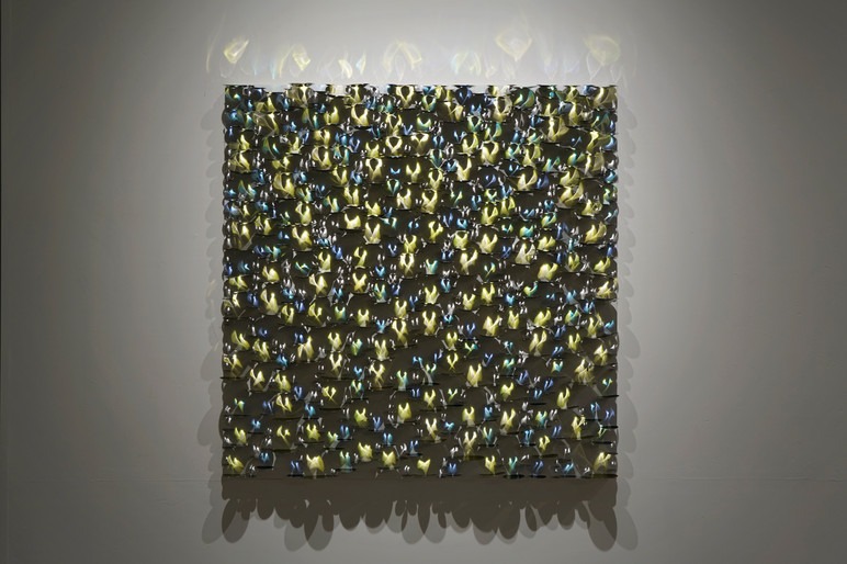 Eternal Flame-vivid Green Yellow · stainless steel on canvas · 97X97cm · 2022 · Eternal Flame-vivid Green Yellow · stainless steel on canvas · 권용래 · Kwon Yongrae · (출처 = 아트프로젝트 씨오) · (Source = Art Project CO)