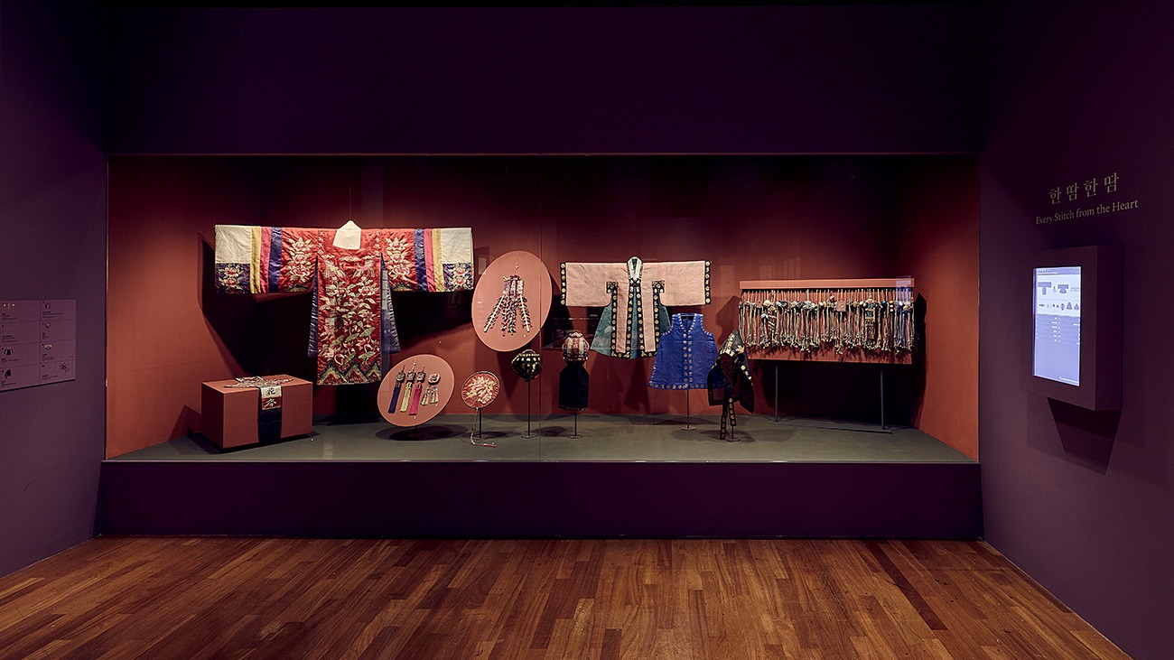 전시전경 · Exhibition view · (이미지 출처 = 국립민속박물관) · (Source = National Folk Museum of Korea)