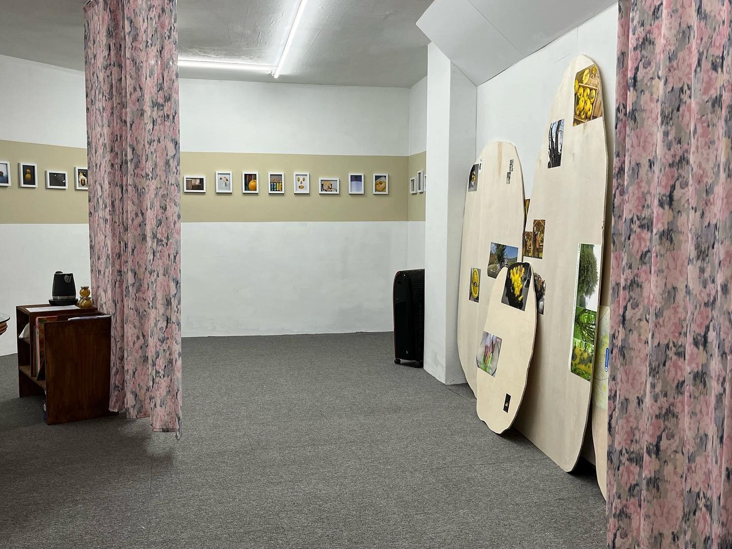 전시전경 · Exhibition view · (이미지 출처 = 00의00) · (Source = 00 of 00)
