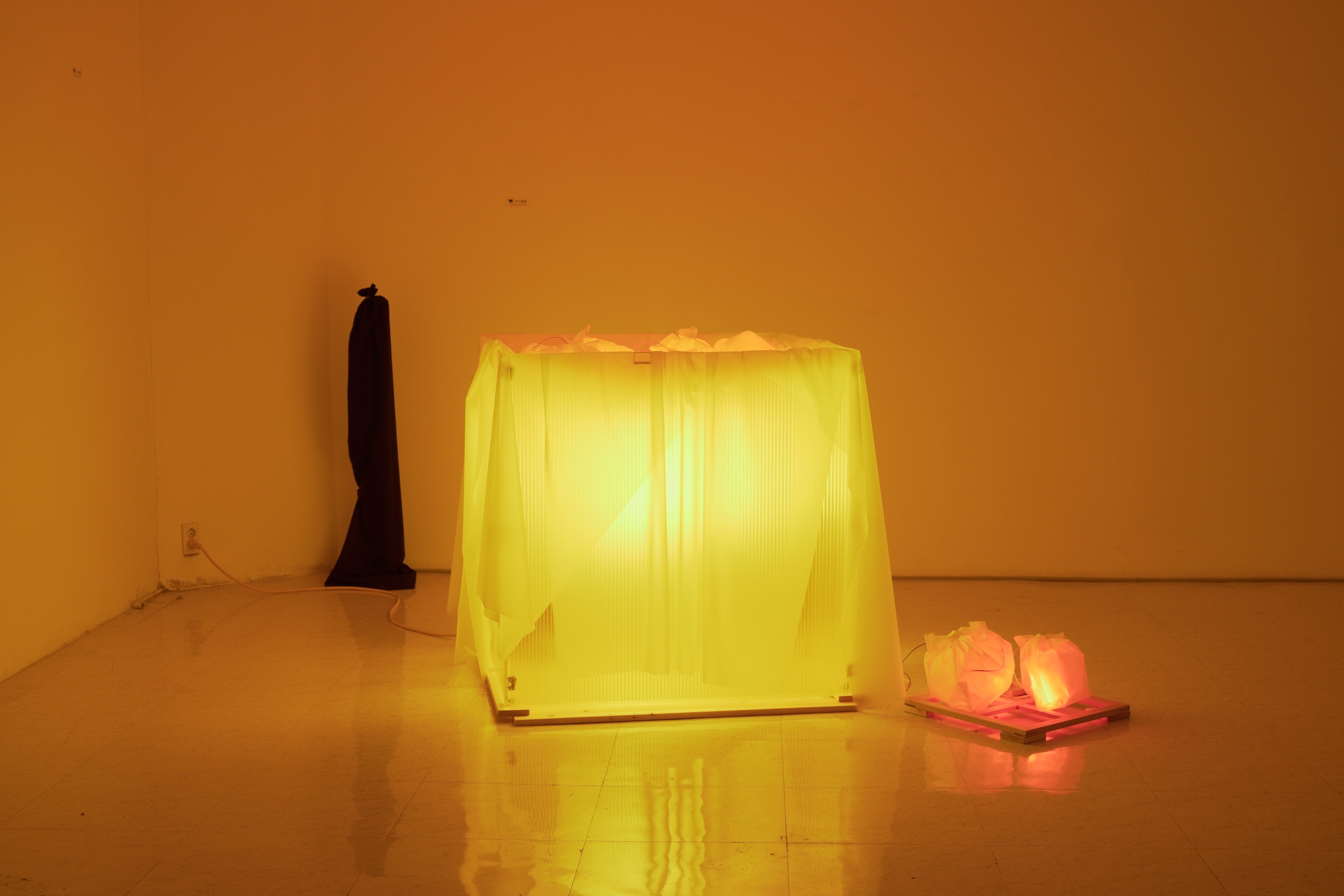 전시전경 · Exhibition view · (제공 = 스페이스 앤 갤러리) · (Source = Gallery Space&)