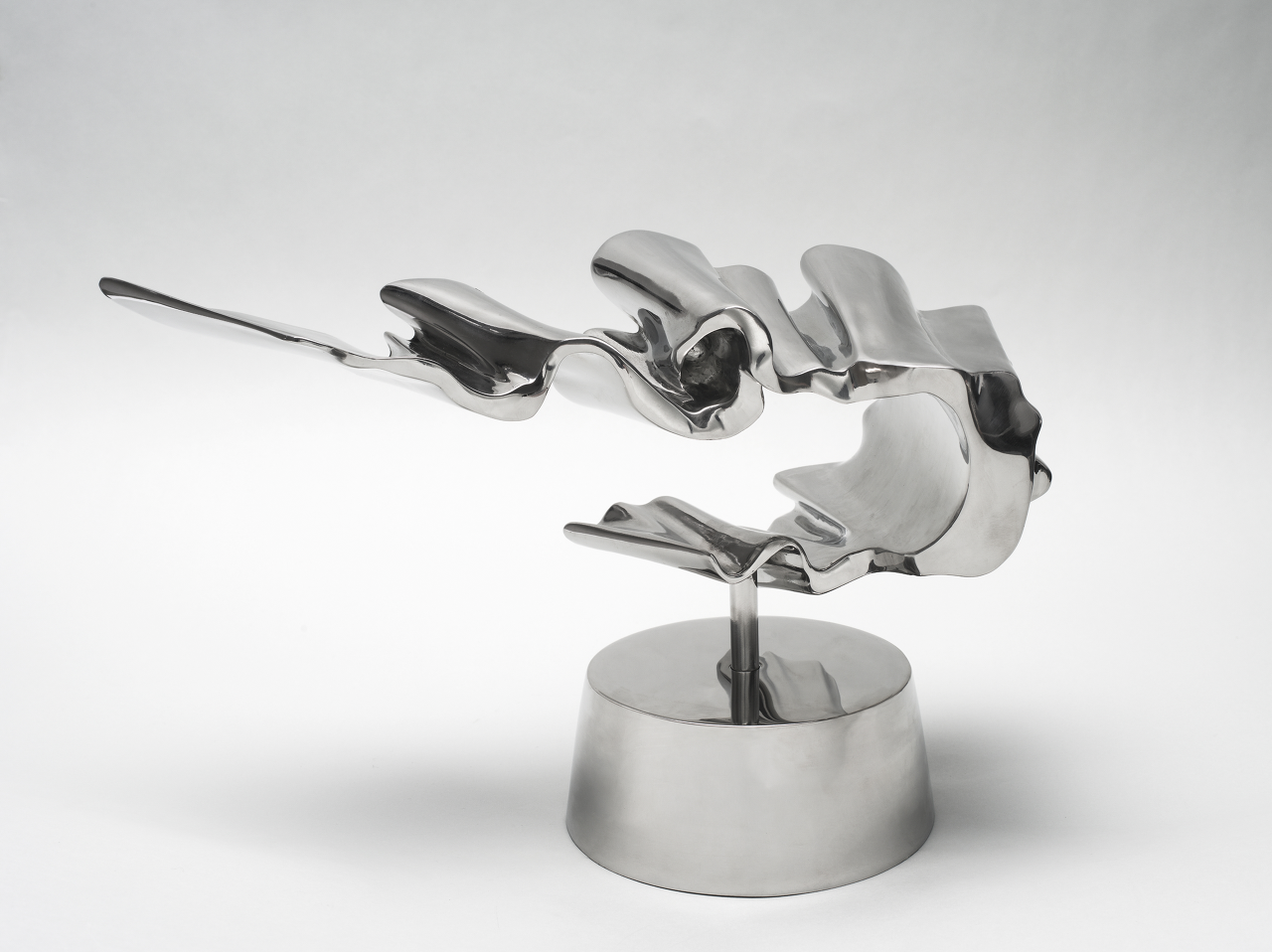 Symbol of Memory · Stainless steel · 350x200x300mm · 2022 · Symbol of Memory · Stainless steel · 박현주 · Park Hyunjoo · (이미지 출처 = 하랑갤러리) · (Source = Harang Gallery)