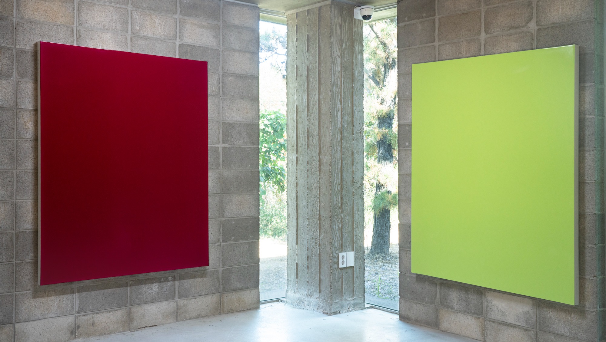 전시전경 · Exhibition view · (출처 = 아뜰리에아키) · (Source = Atelier Aki)