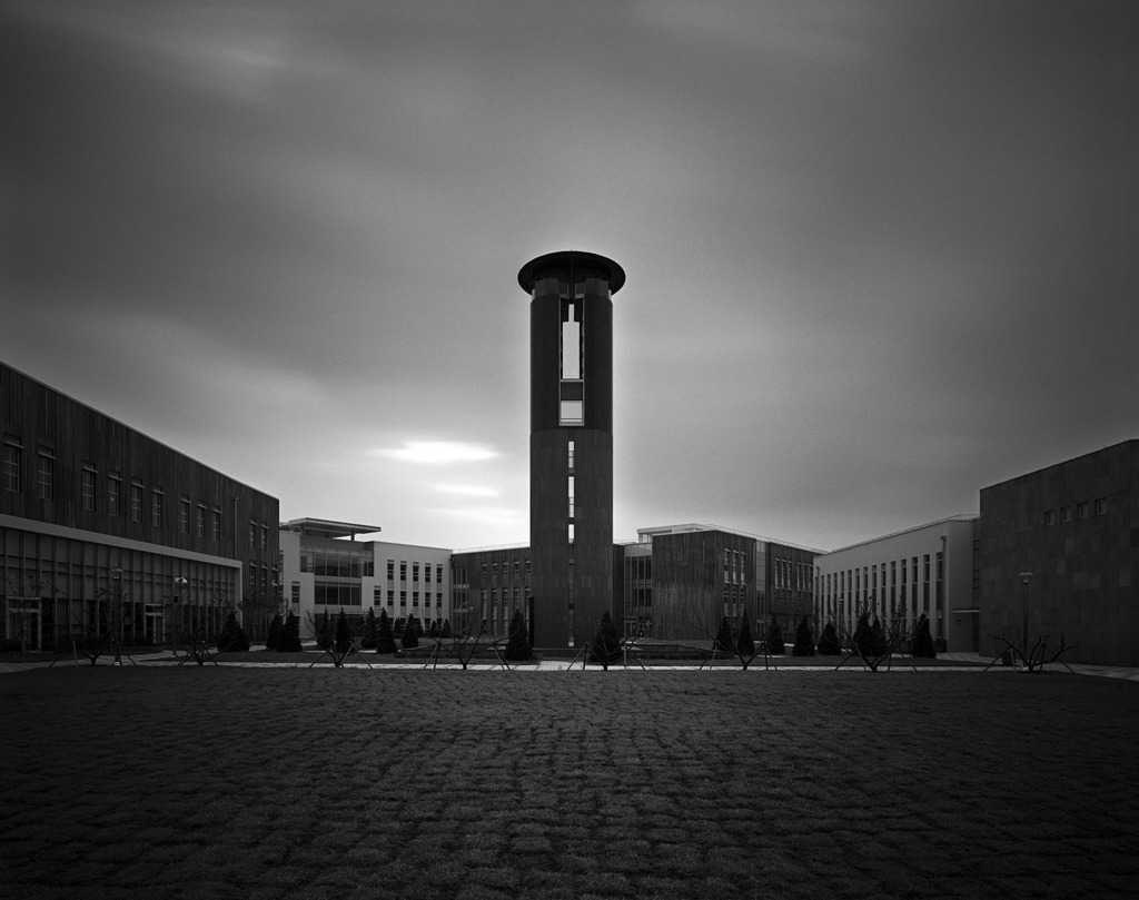 제주 국제 영어도시 기념탑 · 2009 · JEJU Global Education City · (이미지 출처 = 유동룡미술관) · (Source = Itami Jun Museum)