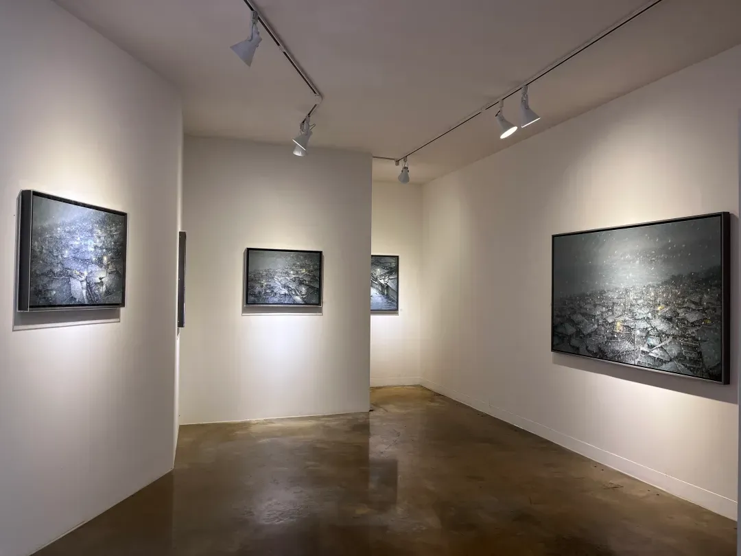 전시전경 · Exhibition view · (이미지 출처 = 크리스앤코) · (Source = Chriss&Co)