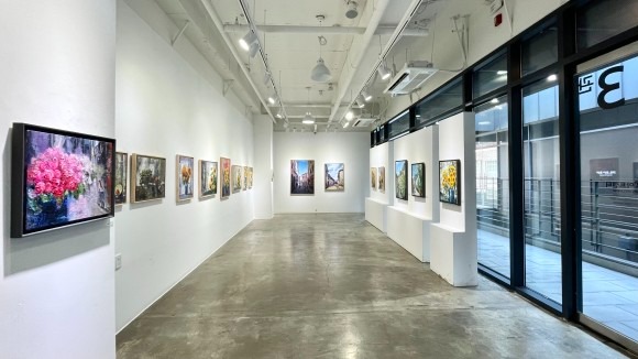 전시전경 · Exhibition view · (이미지 출처 = 마루아트센터) · (Source = Maru Artcenter)