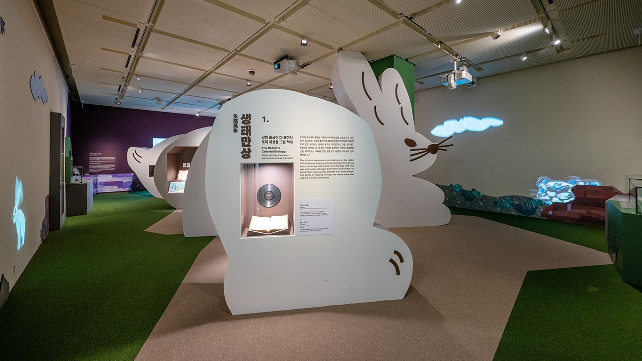 전시전경 · Exhibition view · (이미지 출처 = 국립민속박물관) · (Source = National Folk Museum of Korea)