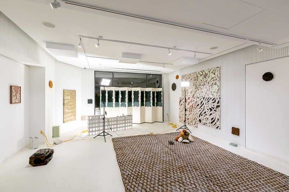 전시전경 · Exhibition view · (이미지 출처 = 디자인하우스) · (Source = Designhouse)
