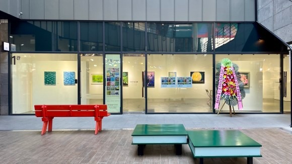 전시전경 · Exhibition view · (이미지 출처 = 마루아트센터) · (Source = Maru Artcenter)