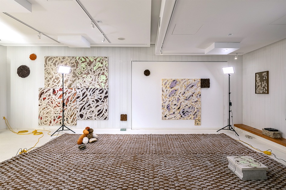 전시전경 · Exhibition view · (이미지 출처 = 디자인하우스) · (Source = Designhouse)