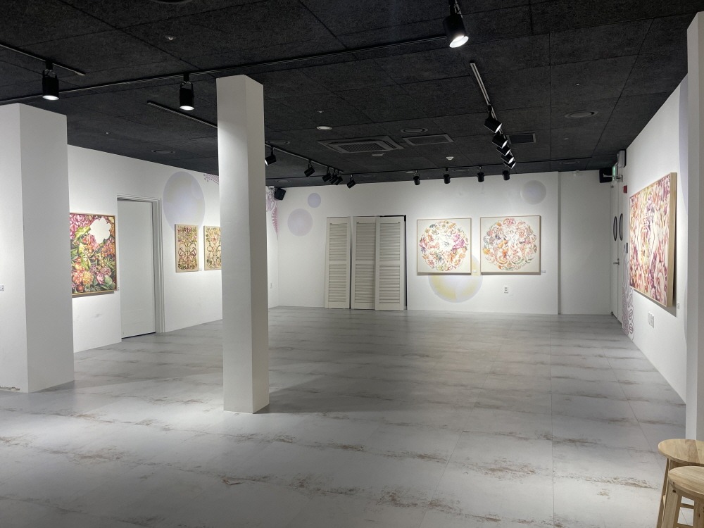 전시전경 · Exhibition view · (이미지 출처 = KT&G 상상마당) · (Source = KT&G sangsangmadang)