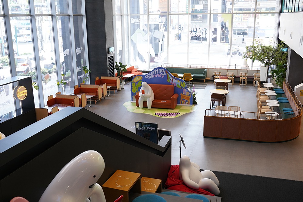 전시전경 · Exhibition view · (이미지 출처 = KT&G상상마당) · (Source = KT&G sangsangmadang)
