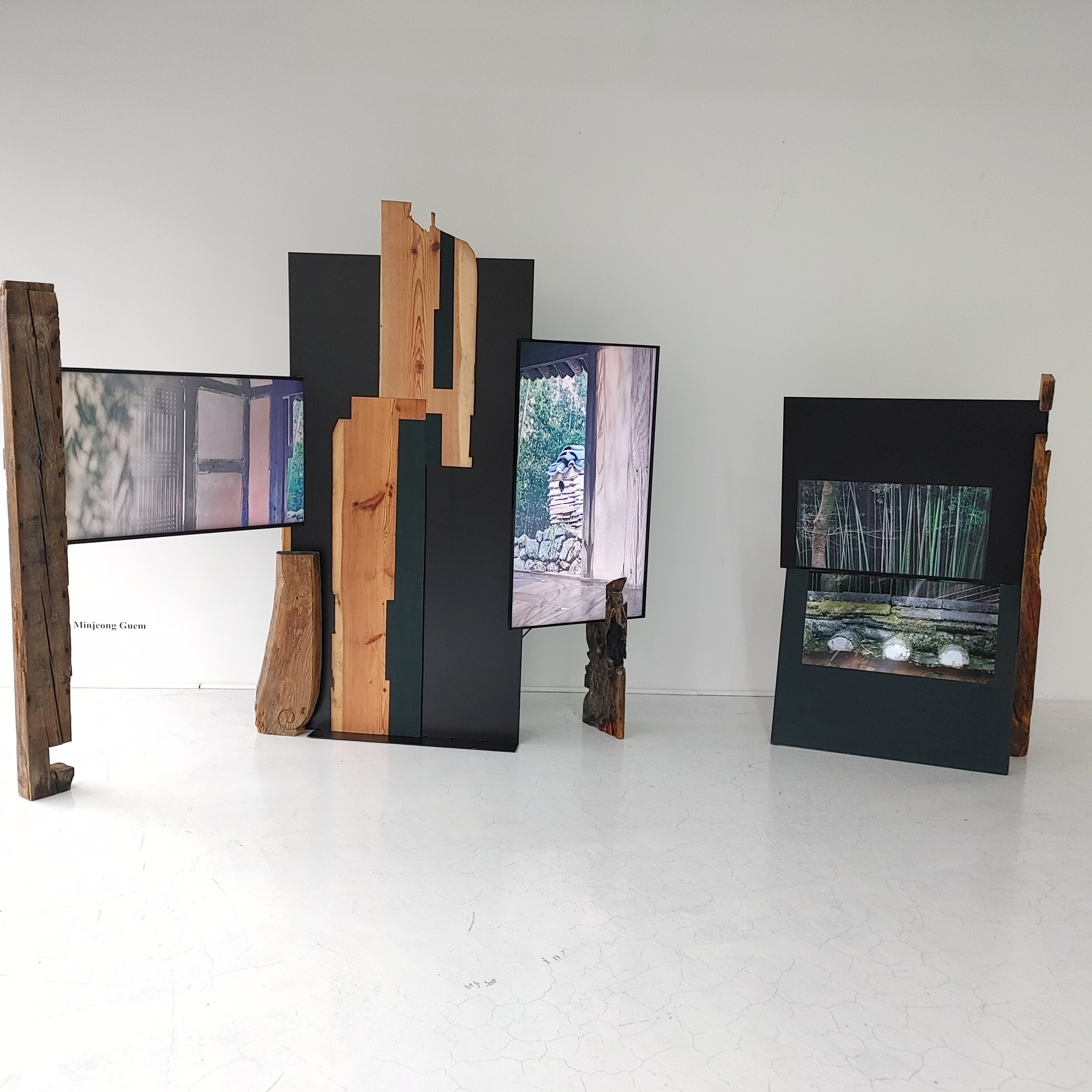 전시전경 · Exhibition view · (이미지 출처 = 갤러리 이배) · (Source = Gallery leebae)
