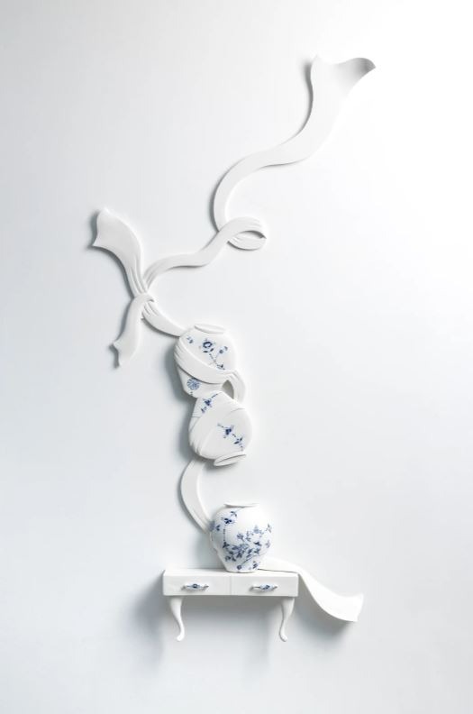 TIED, HOLD AND MOVE #1 · porcelain · 158 x 78 x 10 cm · 2022 · TIED, HOLD AND MOVE #1 · porcelain · 신동원 · Dongwon Shin · (이미지 출처  = 아트파크) · (Source = ART PARK)