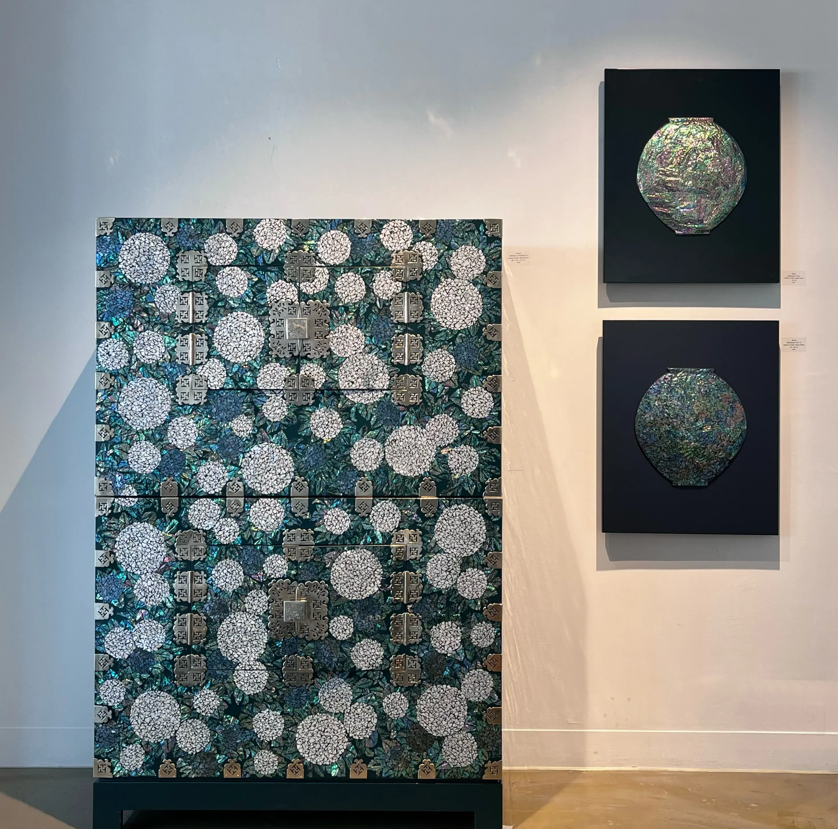 전시전경 · Exhibition view · (이미지 출처 = 크리스앤코갤러리) · (Source = chriss&co. gallery)