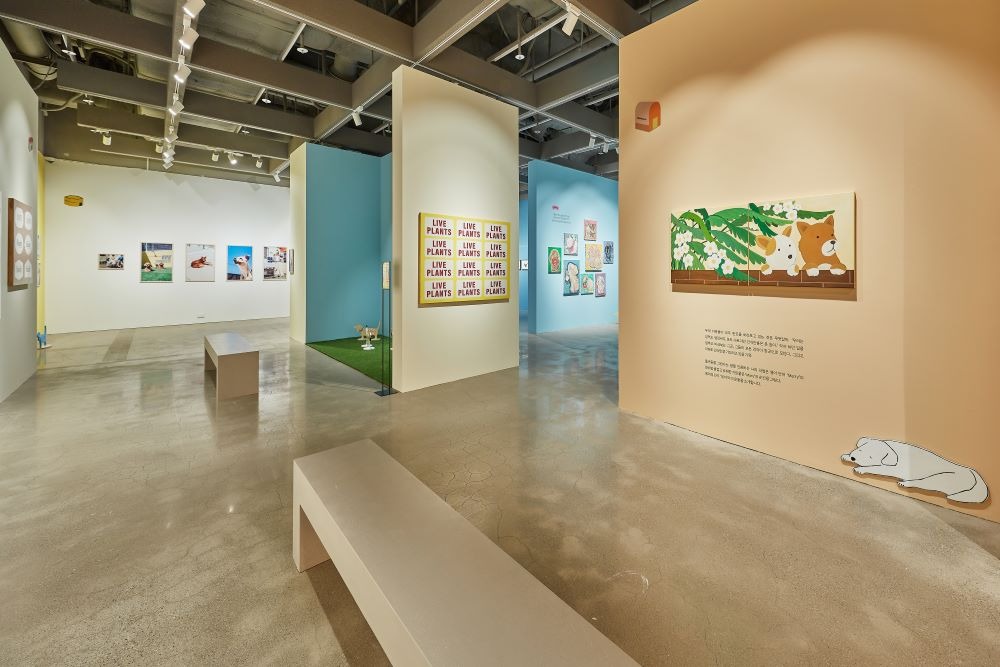 전시전경 · Exhibition view · (이미지 출처 = 롯데갤러리) · (Source = Lotte gallery)